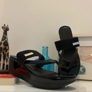 Kenneth Cole Wedge Sandals 🖤